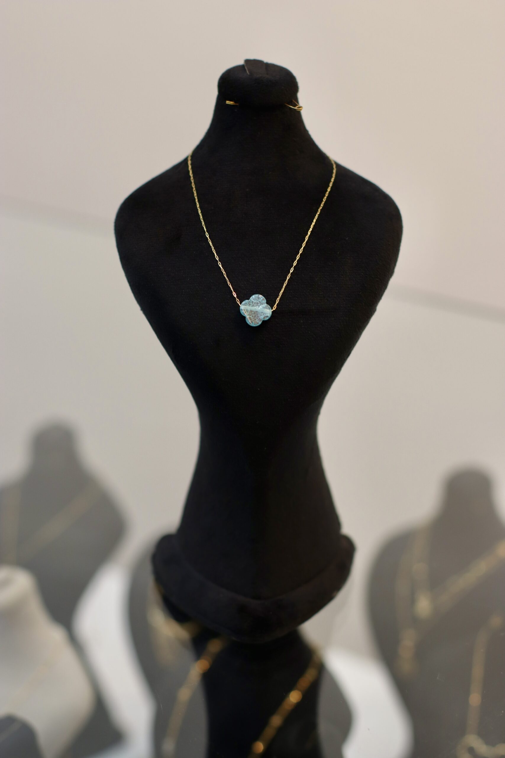 گردنبند طلا ۱۸ عیار طرح ستاره سبز مینیمال